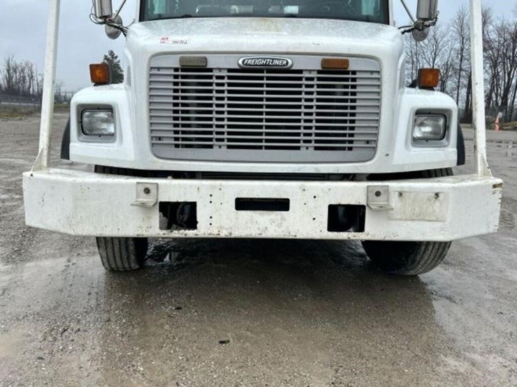 2004-freightliner-fl80-image-97