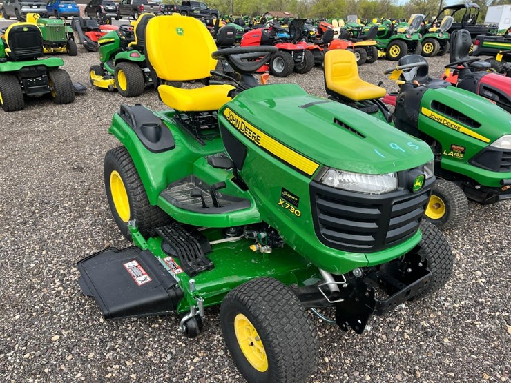 john-deere-x730-image-1