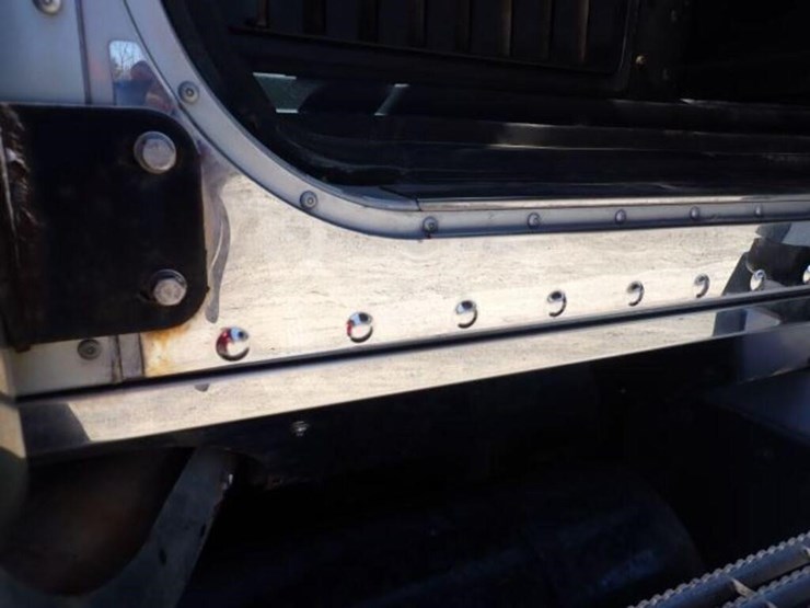 2012-caterpillar-ct660s-image-45