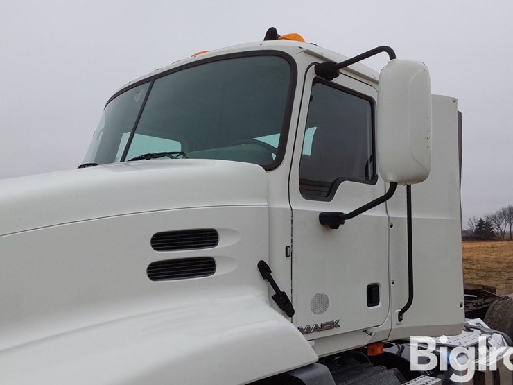 2015-mack-pinnacle-cxu613-t/a-truck-tractor-image-15