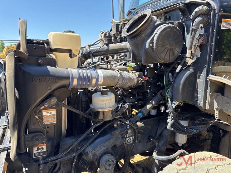 peterbilt-348-image-22