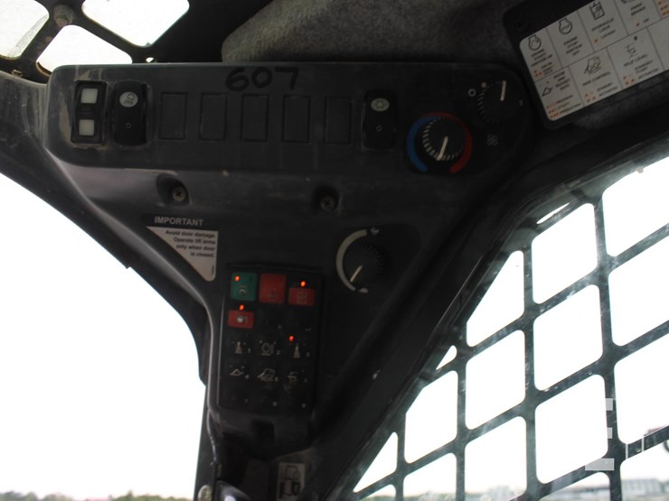 deere-320g-image-12