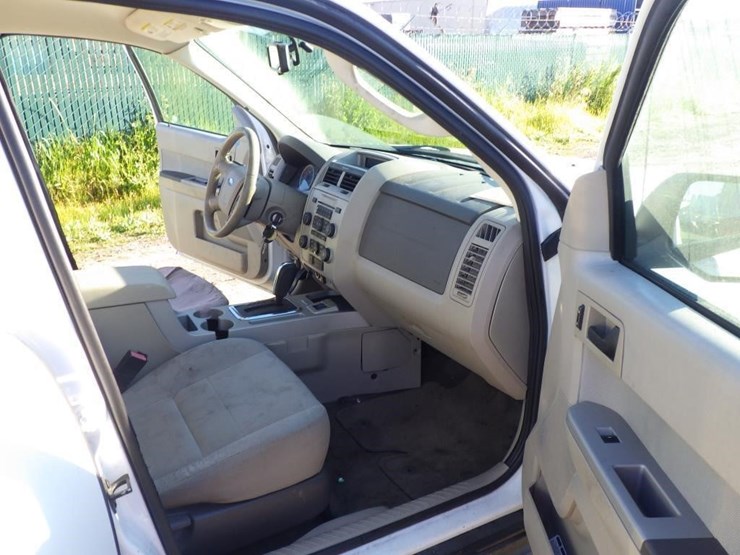 2011-ford-escape-image-7