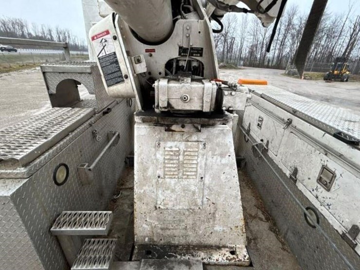 2004-freightliner-fl80-image-62