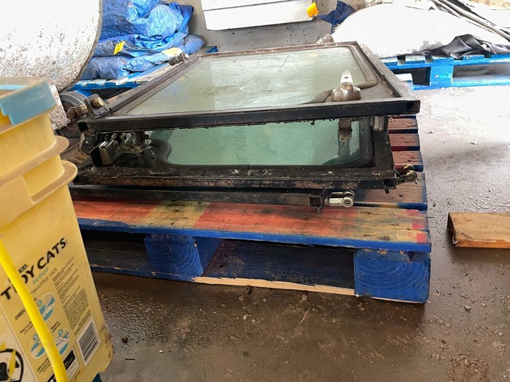 case-75-xt-image-3