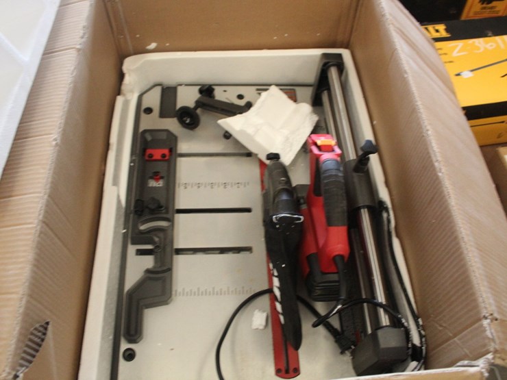 #2013-•-skil-4-3/8in-flooring-saw-with-base-image-1