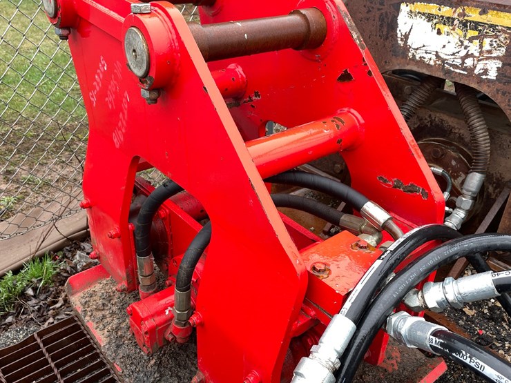 #5040-•-hydraulic-plate-compactor-attachment-image-3