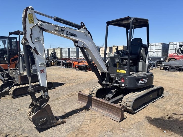 2021-bobcat-e26-image-1