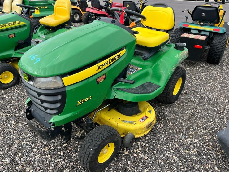 john-deere-x300-image-3