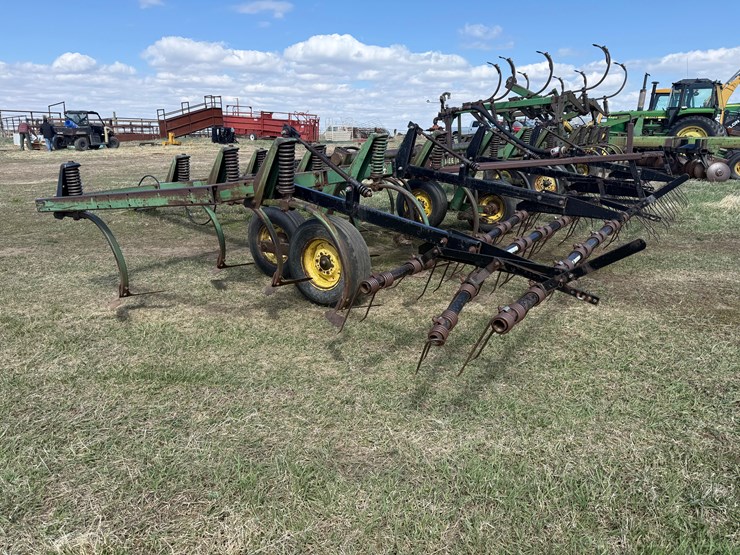 john-deere-chisel-plow-image-4
