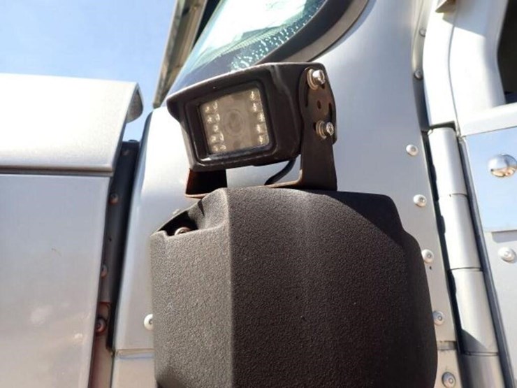 2012-caterpillar-ct660s-image-67
