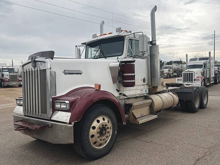 2003-kenworth-w900l-image-1