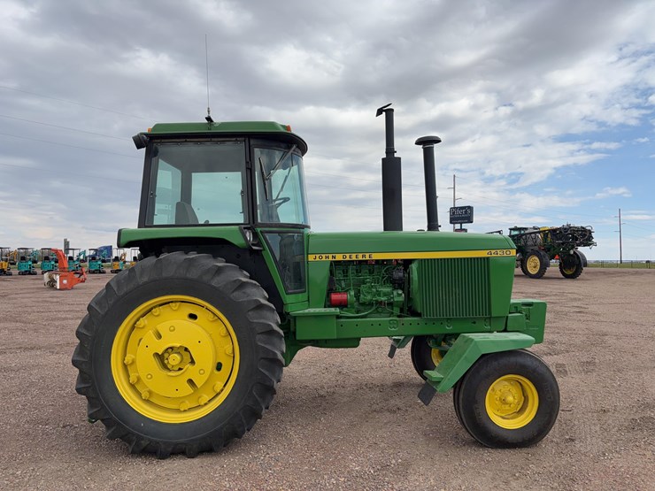 john-deere-4430-image-4