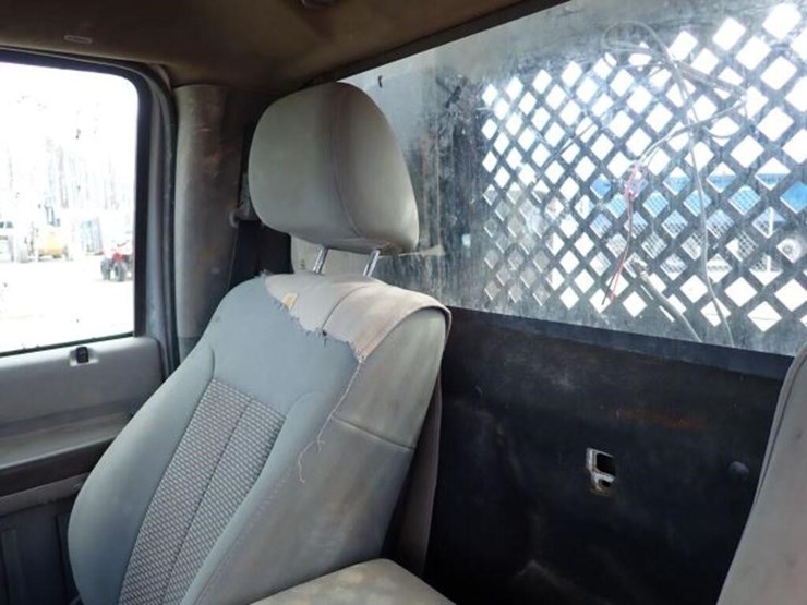 2012-ford-f550-xl-image-28