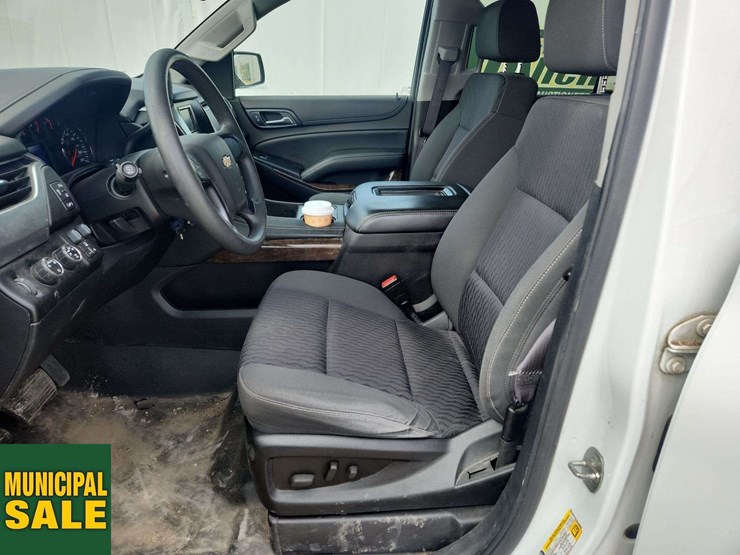 2015-chevrolet-tahoe-image-16
