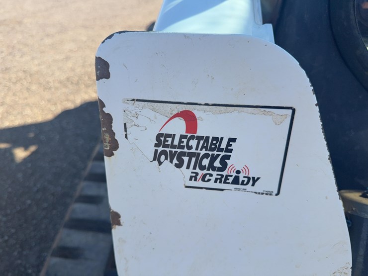 2017-bobcat-t740-image-26