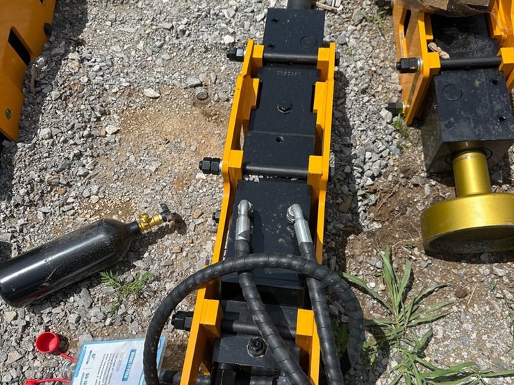 #1604-•-new-quick-attach-breaker-hammer-image-4
