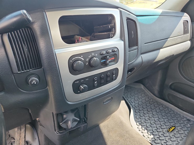 2004-dodge-ram-3500-image-26