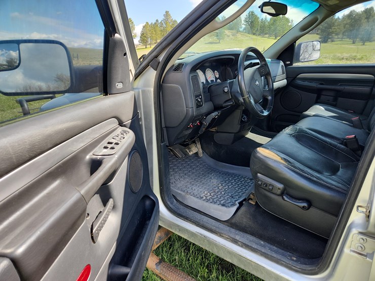 2004-dodge-ram-3500-image-16