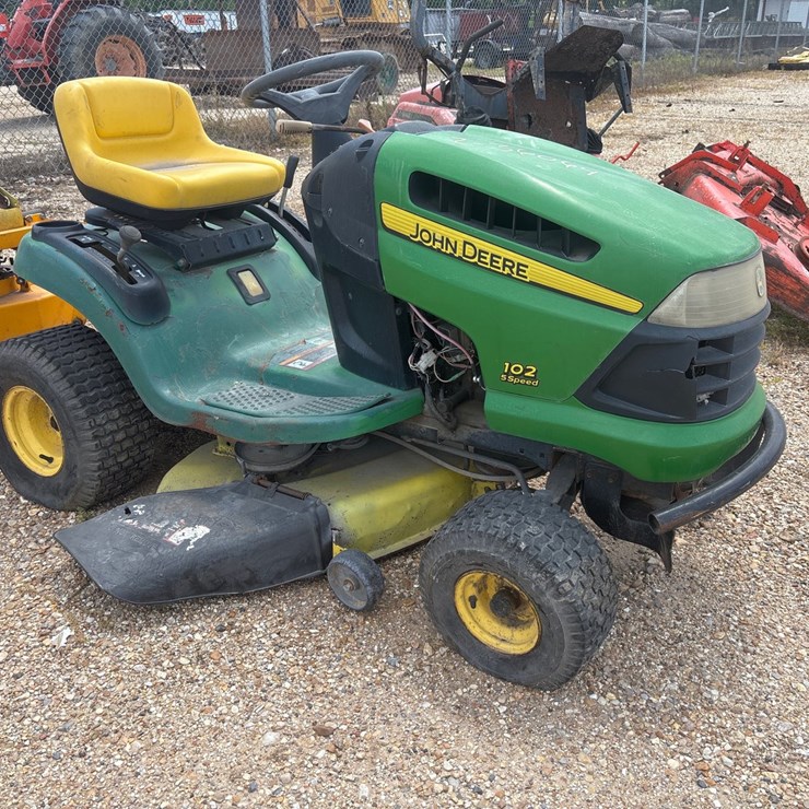 JOHN DEERE 102