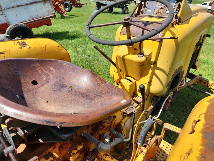 minneapolis-moline-a1p-tractor-image-13