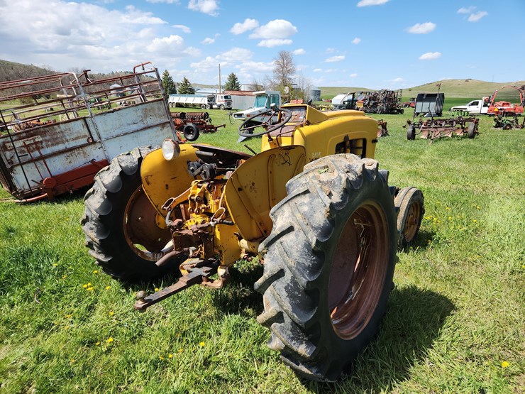 minneapolis-moline-a1p-tractor-image-5