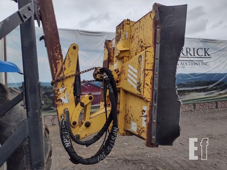 2011-new-holland-t6030-image-30