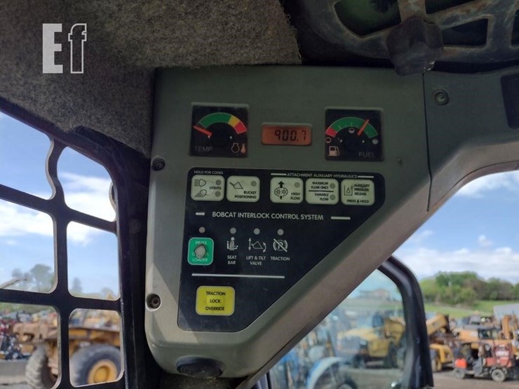 2004-bobcat-s300-image-7