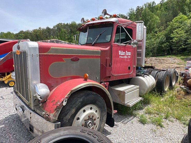 1985-peterbilt-359-image-3