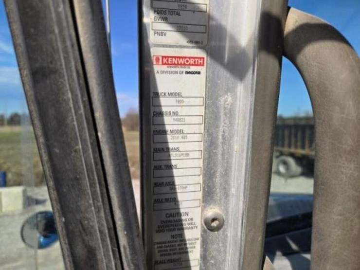 2011-kenworth-t800-image-30