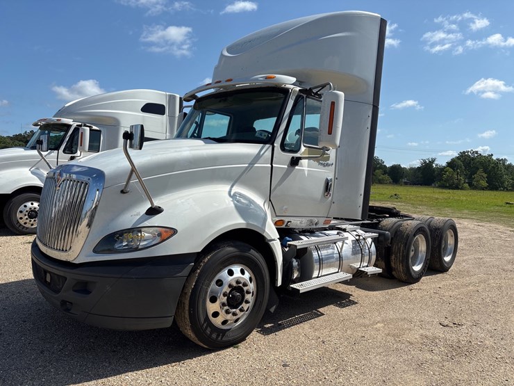 2014-international-prostar-image-1
