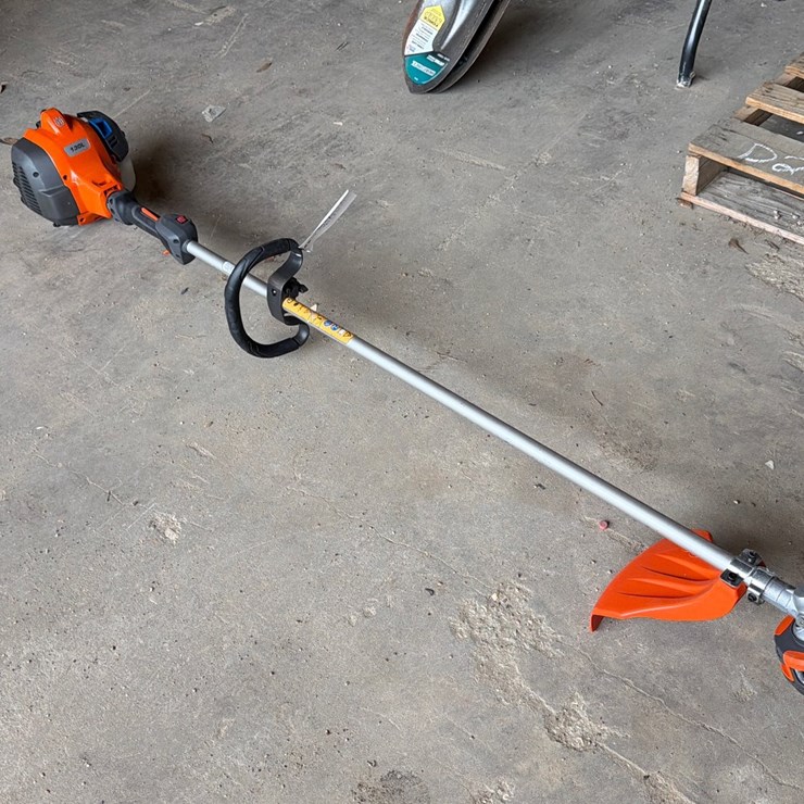 #3407 • HUSQVARNA 130L WEED EATER