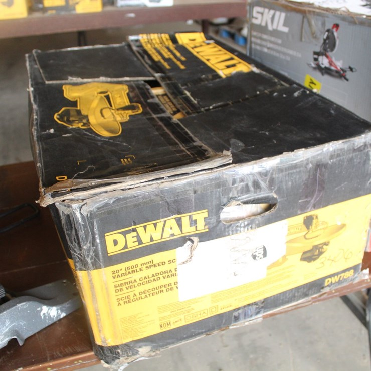 #3406 • DEWALT DW78 20IN SPEED SCROLL SAW