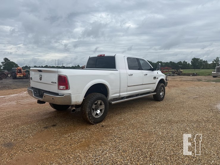 2015-ram-3500-laramie-image-5