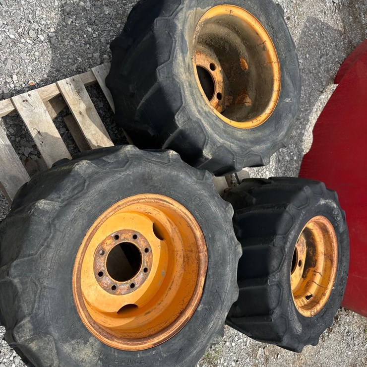 #1620 • (3) 31x15.50-15 Rim/tires