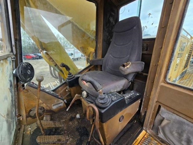 1990-caterpillar-245b-image-34