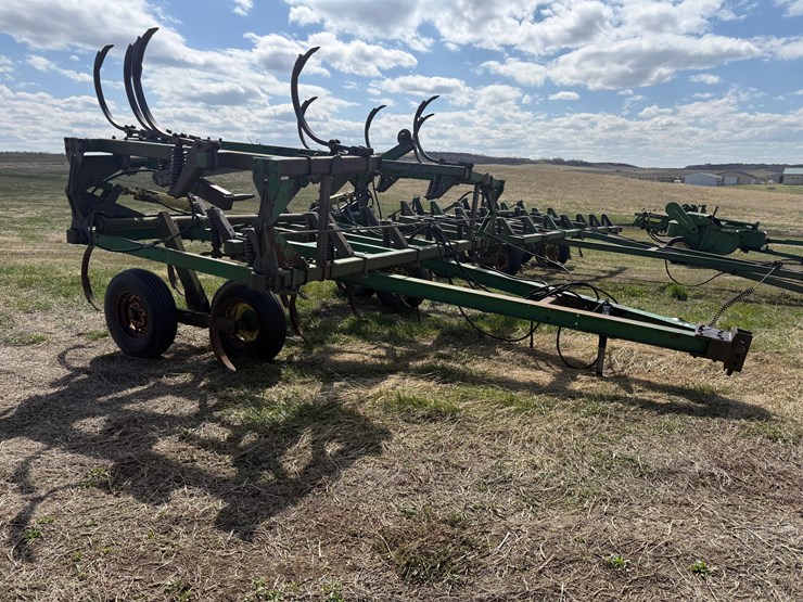 john-deere-chisel-plow-image-4