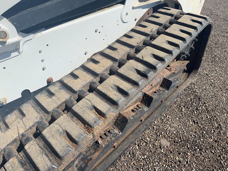 2017-bobcat-t740-image-21