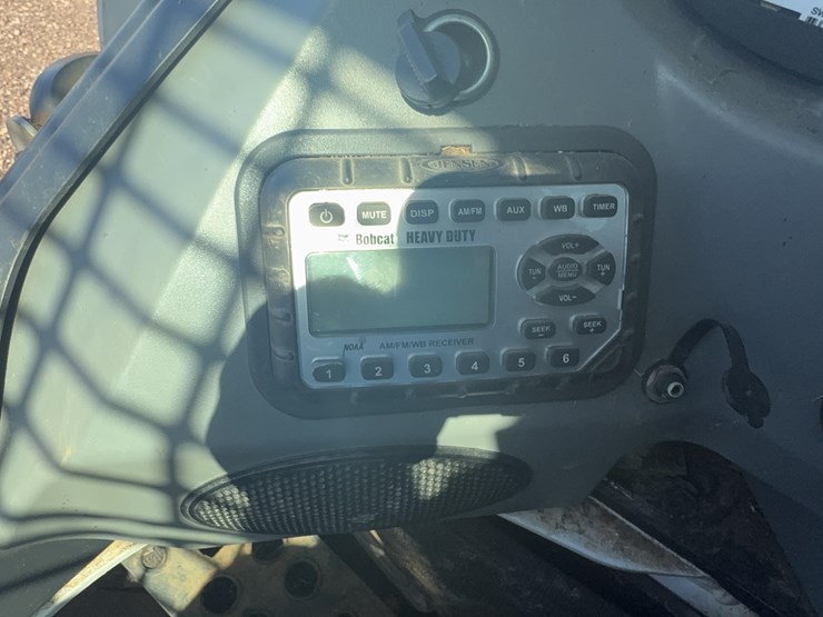 2017-bobcat-t740-image-30