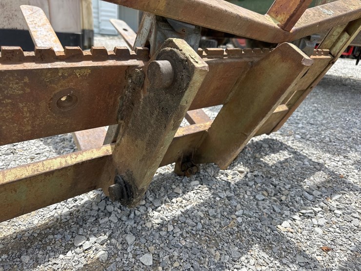 #1613-•-pallet-forks-image-4