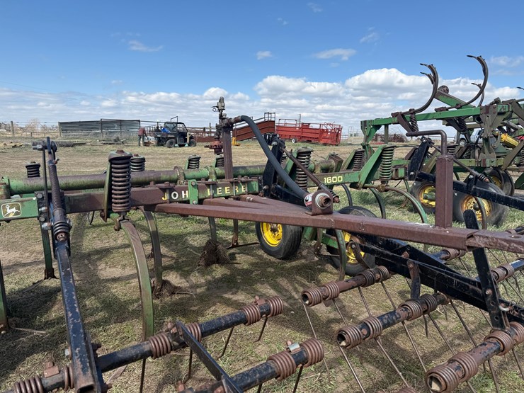john-deere-chisel-plow-image-3