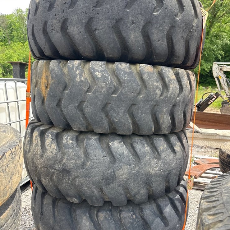 #1618 • (4) 17.5-25 rims/tires