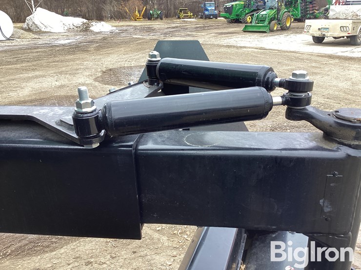 2025-john-deere-w170-image-13