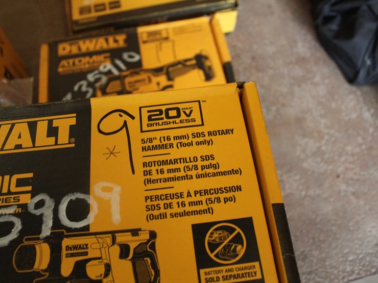 #9-•-dewalt-5/8in-sds-rotary-hammer-image-2