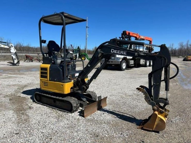 2019-deere-17g-image-2