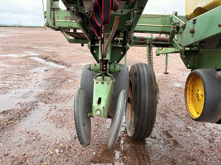 john-deere-7000-image-10