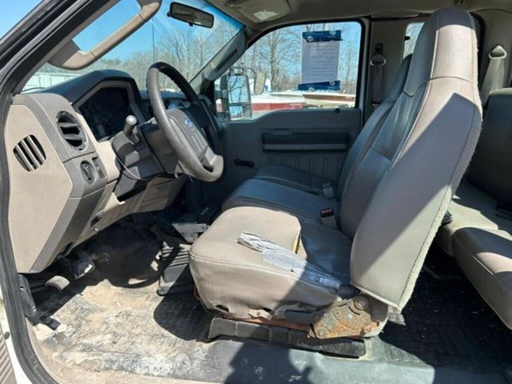 2008-ford-f550-xl-image-24