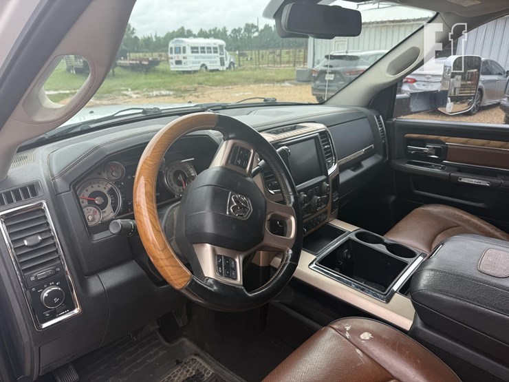 2015-ram-3500-laramie-image-9