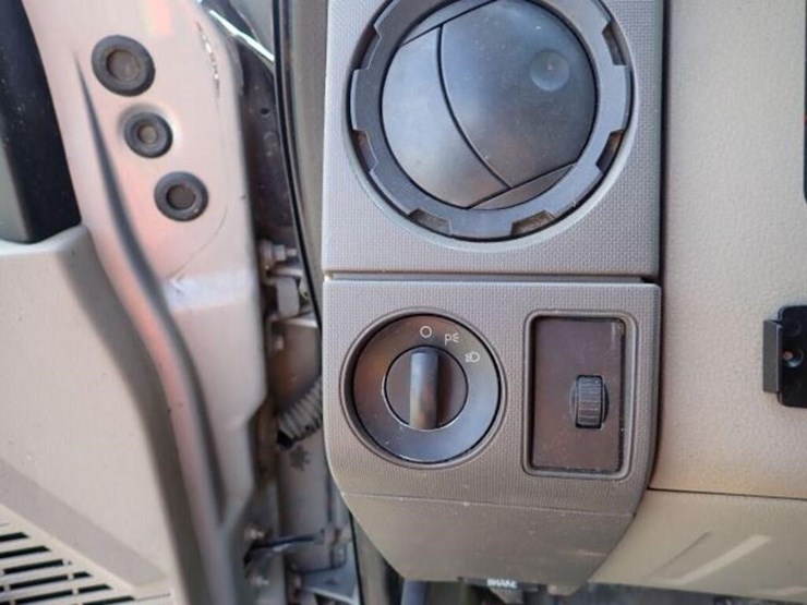 2009-ford-f550-image-16