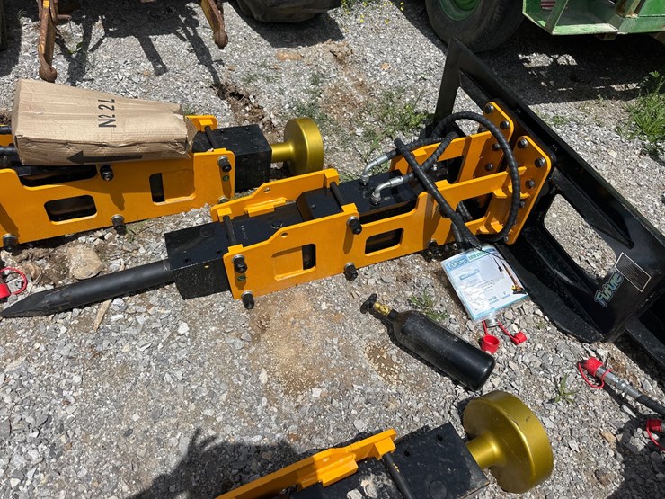 #1604-•-new-quick-attach-breaker-hammer-image-1